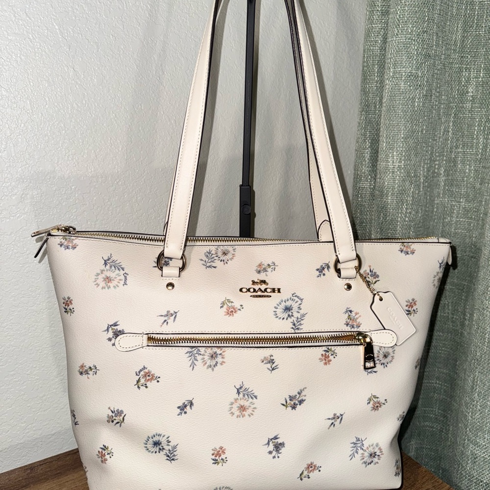 Coach Dandelion Tote B2039-2713